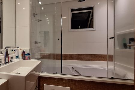 Apartamento à venda com 177m², 3 quartos e 3 vagas Apartamento à venda com 177m², 3 quartos e 3 vagasBanheiro da Suíte 1