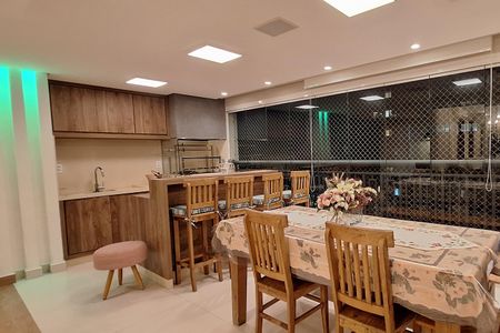 Apartamento à venda com 177m², 3 quartos e 3 vagas Apartamento à venda com 177m², 3 quartos e 3 vagasÁrea gourmet