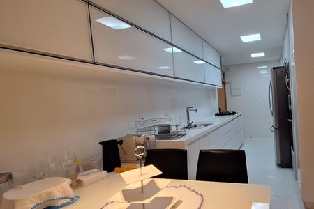 Apartamento à venda com 177m², 3 quartos e 3 vagas Apartamento à venda com 177m², 3 quartos e 3 vagasCozinha