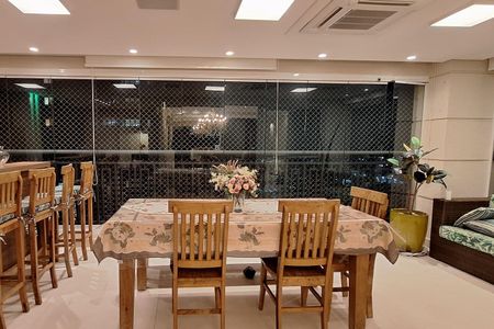 Apartamento à venda com 177m², 3 quartos e 3 vagas Apartamento à venda com 177m², 3 quartos e 3 vagasÁrea gourmet