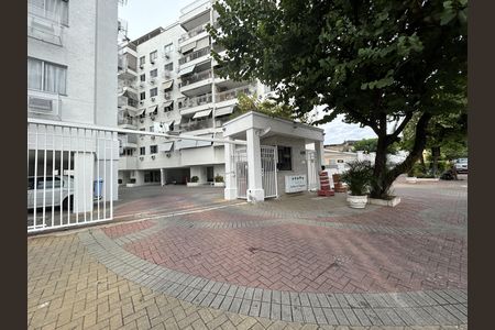 Apartamento à venda com 147m², 4 quartos e 2 vagasFachada e portaria