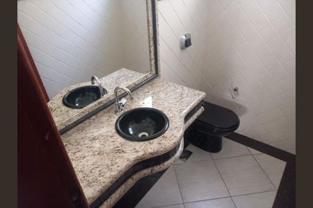 Casa para alugar com 239m², 4 quartos e 2 vagasLavabo