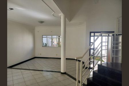 Casa para alugar com 239m², 4 quartos e 2 vagasCorredor