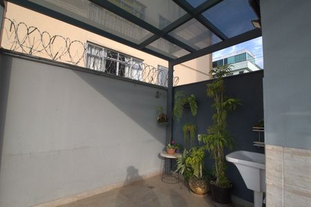 Apartamento à venda com 75m², 3 quartos e 2 vagasÁrea comum- Quadra Poliesportiva