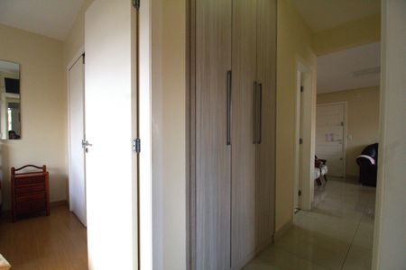 Apartamento à venda com 75m², 3 quartos e 2 vagasCorredor 