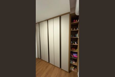 Quarto de apartamento à venda com 3 quartos, 121m² em Jardim Teresa, São Paulo