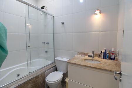 Casa de condomínio à venda com 140m², 3 quartos e 2 vagas Casa de condomínio à venda com 140m², 3 quartos e 2 vagasBanheiro do Quarto 2
