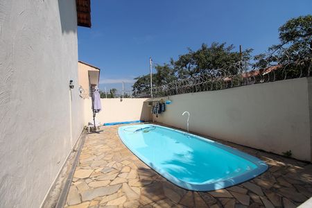 Casa de condomínio à venda com 140m², 3 quartos e 2 vagas Casa de condomínio à venda com 140m², 3 quartos e 2 vagasÁrea comum - Piscina