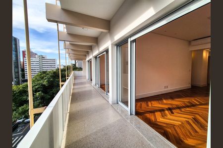 Apartamento à venda com 202m², 3 quartos e 1 vaga