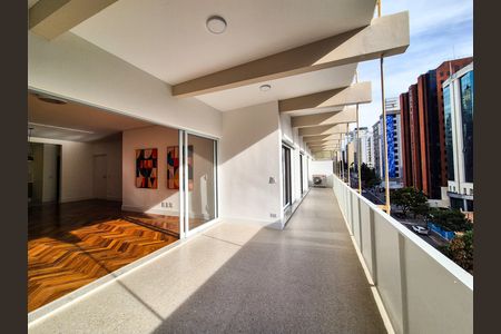 Apartamento à venda com 202m², 3 quartos e 1 vaga