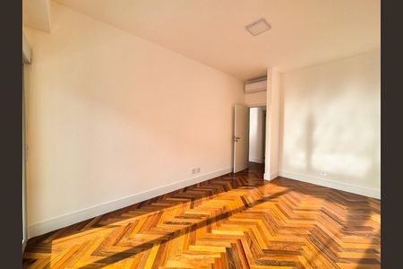 Apartamento à venda com 202m², 3 quartos e 1 vaga
