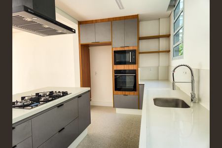 Apartamento à venda com 202m², 3 quartos e 1 vaga