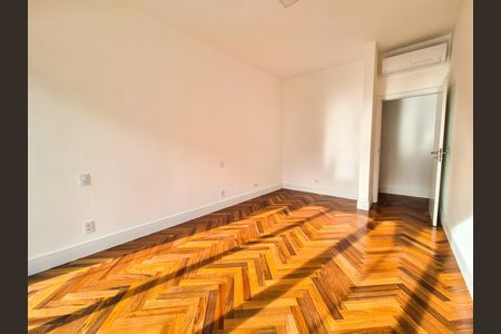 Apartamento à venda com 202m², 3 quartos e 1 vaga