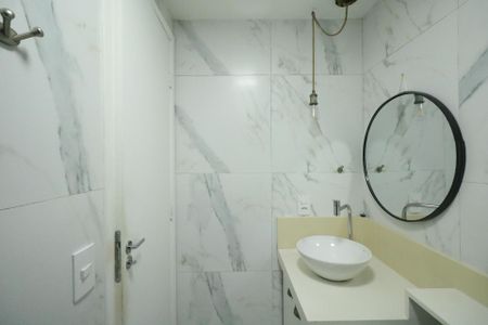 Apartamento à venda com 41m², 2 quartos e 1 vaga Apartamento à venda com 41m², 2 quartos e 1 vagaBanheiro