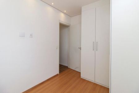 Quarto 2 de apartamento para alugar com 2 quartos, 42m² em Parque Maria Helena, São Paulo