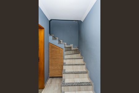 Casa à venda com 137m², 2 quartos e 1 vaga Casa à venda com 137m², 2 quartos e 1 vagaEscada