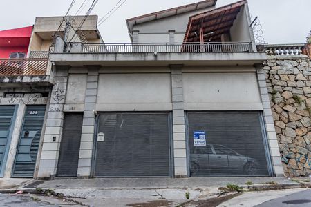 Casa à venda com 137m², 2 quartos e 1 vaga Casa à venda com 137m², 2 quartos e 1 vagaFachada