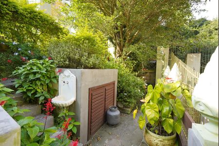 Casa à venda com 387m², 4 quartos e 2 vagas Casa à venda com 387m², 4 quartos e 2 vagasjardim frente da casa