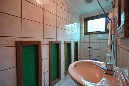 Casa à venda com 387m², 4 quartos e 2 vagas Casa à venda com 387m², 4 quartos e 2 vagasBanheiro