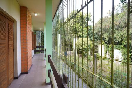Casa à venda com 387m², 4 quartos e 2 vagas Casa à venda com 387m², 4 quartos e 2 vagasVaranda