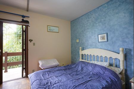 Casa à venda com 387m², 4 quartos e 2 vagas Casa à venda com 387m², 4 quartos e 2 vagasQuarto 1