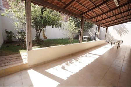 Casa para alugar com 143m², 4 quartos e 3 vagas