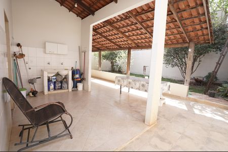 Casa para alugar com 143m², 4 quartos e 3 vagas