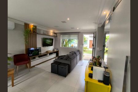 Casa de condomínio à venda com 147m², 3 quartos e 2 vagasSala
