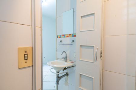 Banheiro de kitnet/studio para alugar com 1 quarto, 30m² em Perdizes, São Paulo