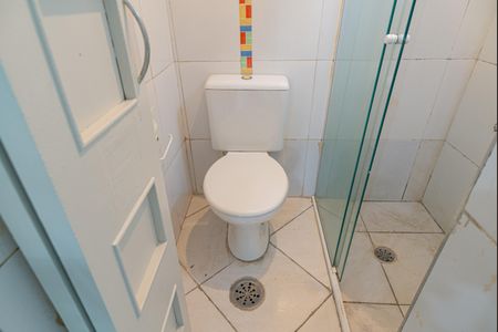 Banheiro de kitnet/studio para alugar com 1 quarto, 30m² em Perdizes, São Paulo