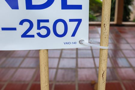 Casa à venda com 250m², 3 quartos e 3 vagas Casa à venda com 250m², 3 quartos e 3 vagasPlaca