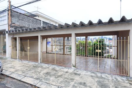 Casa à venda com 250m², 3 quartos e 3 vagas Casa à venda com 250m², 3 quartos e 3 vagasFachada