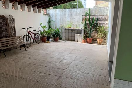 Casa para alugar com 121m², 2 quartos e 2 vagas Casa para alugar com 121m², 2 quartos e 2 vagasQuintal