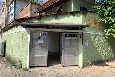Casa para alugar com 121m², 2 quartos e 2 vagas Casa para alugar com 121m², 2 quartos e 2 vagasFachada