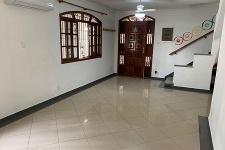 Casa para alugar com 121m², 2 quartos e 2 vagas Casa para alugar com 121m², 2 quartos e 2 vagasSala
