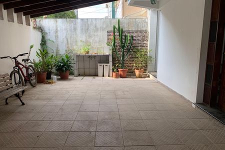 Casa para alugar com 121m², 2 quartos e 2 vagas Casa para alugar com 121m², 2 quartos e 2 vagasQuintal