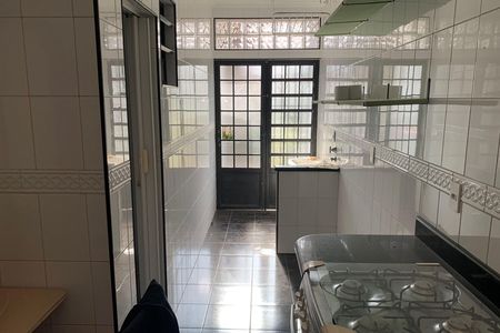 Casa para alugar com 121m², 2 quartos e 2 vagas Casa para alugar com 121m², 2 quartos e 2 vagasCozinha e Área de Serviço