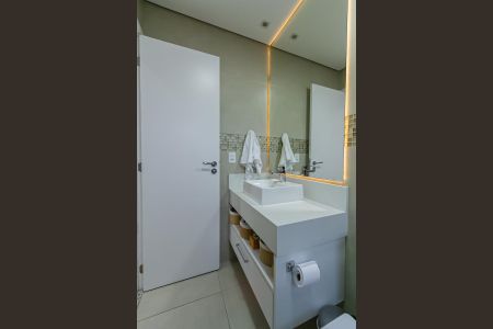 Apartamento à venda com 81m², 2 quartos e 1 vaga Apartamento à venda com 81m², 2 quartos e 1 vagaBanheiro Social