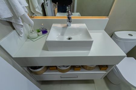 Apartamento à venda com 81m², 2 quartos e 1 vaga Apartamento à venda com 81m², 2 quartos e 1 vagaBanheiro Social