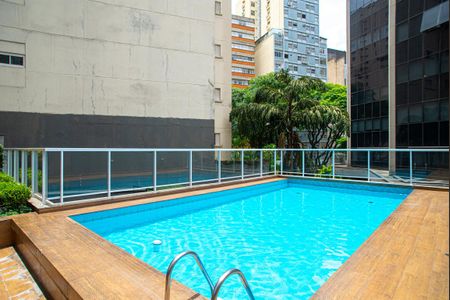 Studio para alugar com 28m², 1 quarto e sem vaga Studio para alugar com 28m², 1 quarto e sem vagaÁrea comum - Piscina