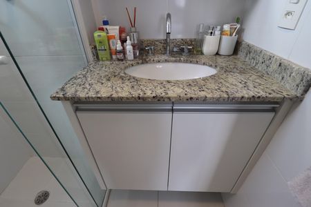 Apartamento à venda com 77m², 3 quartos e 2 vagasBanheiro Quarto 1 suíte