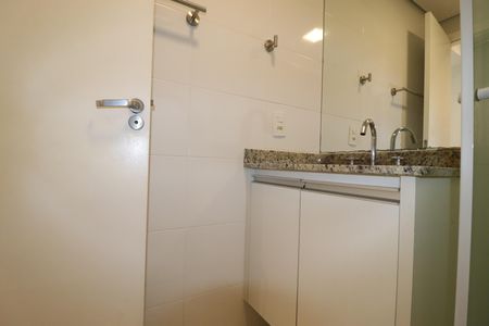 Apartamento à venda com 77m², 3 quartos e 2 vagasBanheiro 2