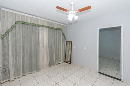 Casa para alugar com 140m², 2 quartos e 4 vagas Casa para alugar com 140m², 2 quartos e 4 vagasSala