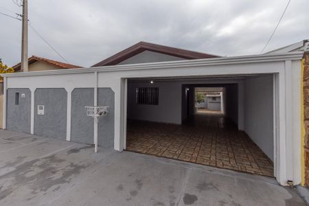 Casa para alugar com 140m², 2 quartos e 4 vagas Casa para alugar com 140m², 2 quartos e 4 vagasFachada