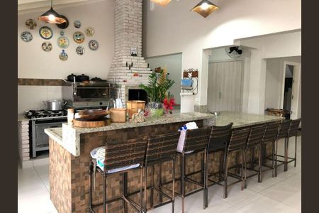 Casa à venda com 4 quartos, 420m² em Vila Galvão, Guarulhos