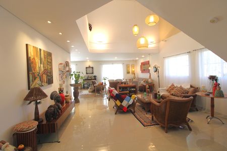 Casa à venda com 4 quartos, 1000m² em Interlagos, São Paulo