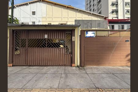 Fachada de casa à venda com 3 quartos, 210m² em Vila Clementino, São Paulo
