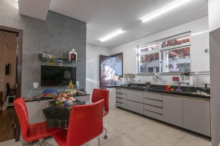 Casa à venda com 630m², 7 quartos e 2 vagas Casa à venda com 630m², 7 quartos e 2 vagasCozinha