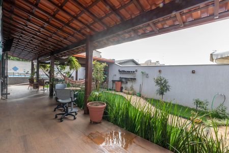 Casa à venda com 630m², 7 quartos e 2 vagas Casa à venda com 630m², 7 quartos e 2 vagasÁrea externa