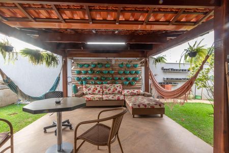 Casa à venda com 630m², 7 quartos e 2 vagas Casa à venda com 630m², 7 quartos e 2 vagasÁrea externa